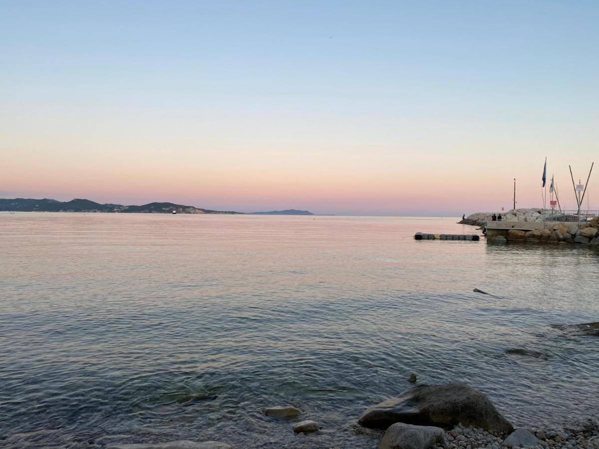Fanny Wifi Climatise Tout A Pieds 4 Personnes La Ciotat Exteriér fotografie